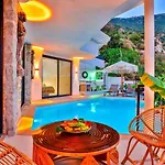 1 Bedroom Seaview With Private Pool Kalkan